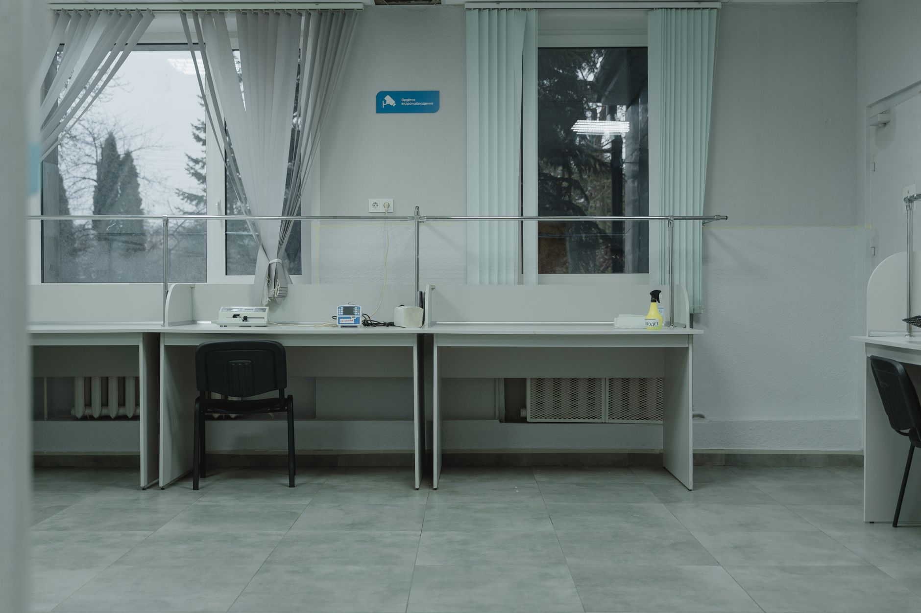 Quiet work tables